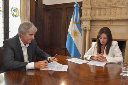 La ministra de Capital Humano, Sandra Pettovello, firmó un acuerdo con Cáritas Argentina
