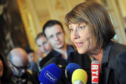 La ministra de Cultura Christine Albanel dijo que elaborarán una nueva propuesta de ley donde un juez será el que determine la desconexión de Internet