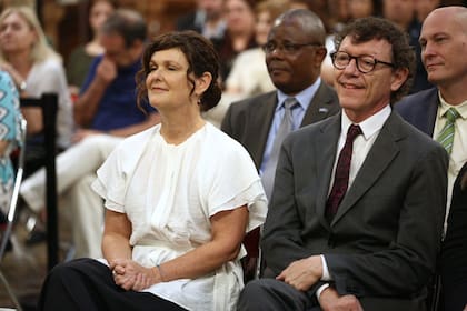 La ministra de Cultura de la Ciudad de Buenos Aires Gabriela Ricardes y el director general del Teatro Colón Gerardo Grieco