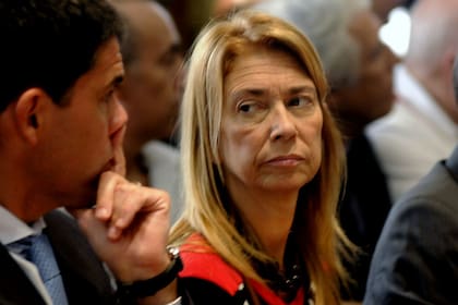 La ministra de Industria, Débora Giorgi, y el secretario de Transporte, Alejandro Ramos, durante la presentación del plan de renovación de vías férreas en todo el país