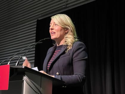 La ministra de Industria y Ministra encargada del Desarrollo Económico de Canadá aseveró que el proyecto se centrará en personas que impulsen investigaciones de vanguardia en campos cruciales que generarán beneficios económicos