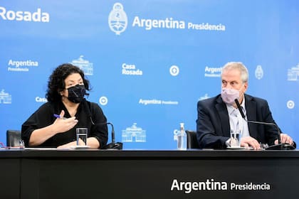 La ministra de Salud, Carla Vizzotti, y el ministro de Educación, Jaime Perzyck, al anunciar el inicio de la vacunación a menores de 12