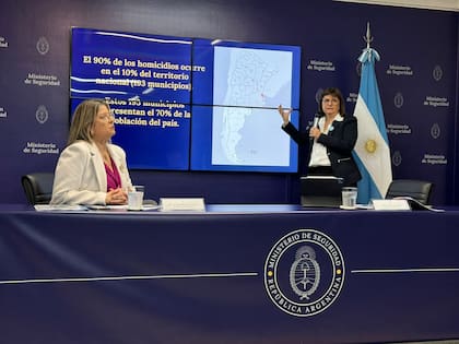 La ministra de Seguridad de la Nación, Patricia Bullrich, y la secretaria de Seguridad, Alejandra Monteoliva, en la presentación de las estadísticas criminales.