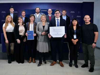 La ministra de Seguridad Nacional, Alejandra Monteoliva, junto al director nacional de Estadística Criminal, Marco González y todo el equipo de trabajo
