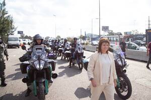La ministra de seguridad, Patricia Bullrich, encabezó este viernes el acto de entrega de 81 motos KTM 890cc para reforzar el despliegue de las fuerzas federales