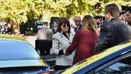 La ministra de Seguridad, Patricia Bullrich, fue al entierro del agente Dolz en el cementerio de Chacarita