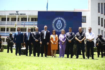 La ministra de Seguridad, Patricia Bullrich, junto a ministro de las provincias