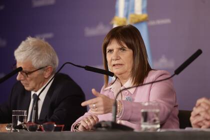 La Ministra de Seguridad, Patricia Bullrich, junto el ministro de Justicia, Mariano Cúneo Libarona