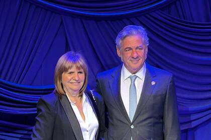 La ministra de Seguridad, Patricia Bullrich, y el presidente de la Sociedad Rural Argentina (SRA), Nicolás Pino