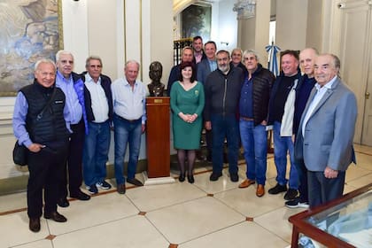 La ministra de Trabajo, Kelly Olmos, con los jerarcas de la CGT