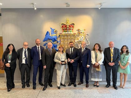 La ministra Patricia Bullrich sostuvo en Londres un encuentro con funcionarios británicos