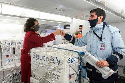 La ministra Vizzotti en la recepción de uno de los envíos de la Sputnik V desde Moscú