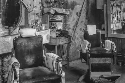 La mirada documental de Walker Evans en una barbería de Atlanta, Georgia, en 1936.