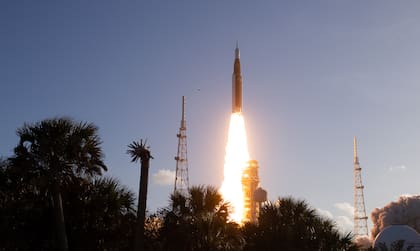 La misión Artemis II despegó el 1 de abril de 2026 desde el Complejo de Lanzamiento 39B del Centro Espacial Kennedy de la NASA en Florida