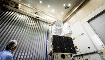 La misión BepiColombo comprende dos naves espaciales unidas, operadas por la Agencia Espacial Europea (ESA) y la Agencia Espacial Japonesa (JAXA)