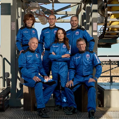 La misión espacial de turismo NS-28 contó con seis tripulantes: Emily Calandrelli, Sharon Hagle, Marc Hagle, Austin Litteral, James Russell y Henry Wolfond