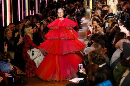 La mismísima Elsa Schiaparelli fue la inspiración del diseñadorr de su marca, Bertrand Guyon
