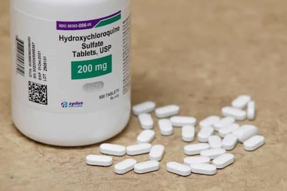 La mitad de los participantes del estudio recibieron hidroxicloroquina y la mitad, un placebo, para consumir durante los cuatro días posteriores a haber estado expuestos al virus