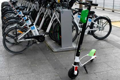 La moda de los monopatines eléctricos llegó a las ciudades españolas hace unos meses, tras hacer furor en otras urbes europeas