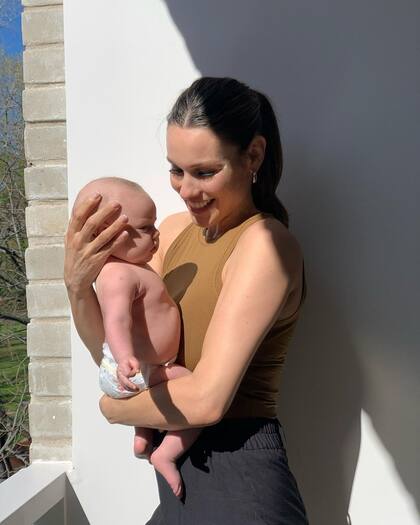 La modelo aprovechó el momento para jugar junto a Ana