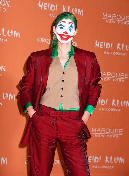 La modelo brasileña Valentina Sampaio y su disfraz de El Guasón en la fiesta de Heidi Klum
