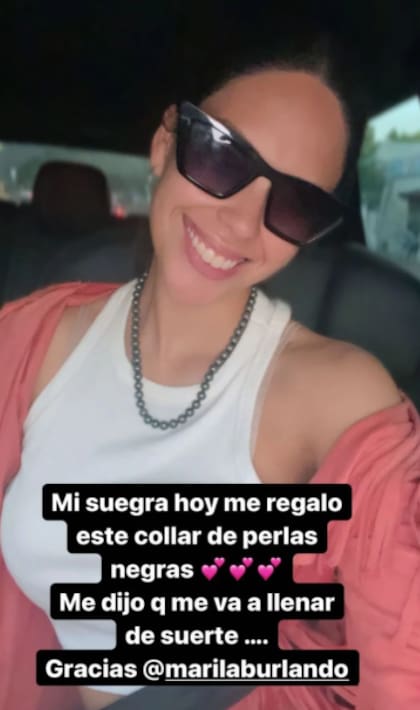 La modelo contó que su suegra le regaló un collar de perlas negras cuyo significado es muy particular