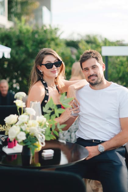 La modelo e influencer Stephanie Demner y el tenista Guido Pella, entre los invitados famosos