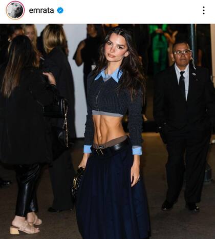 La modelo Emily Ratajkowski confesó que recibe críticas cada vez que publica una fotografía