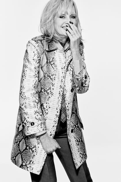 La modelo en la campaña primavera-verano
2026 de Burberry, fotografiada por Sam Rock