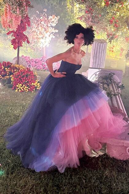 La modelo española Eugenia Silva con un vestido de tul de Carolina Herrera y joyas de Rabat.