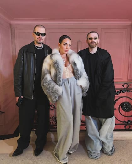 La modelo Georgina Rodríguez viajó a París especialmente para los desfiles. "Otro sueño hecho realidad, gracias Guram Gvasalia", agradeció la argentina al director creativo de Vetements