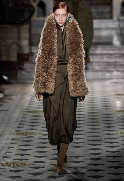 La modelo Iman Kaumann en Uma Wang
.