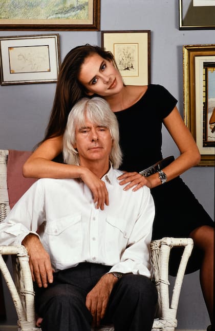 La modelo, junto a su padre, el productor británico John D. Schofield