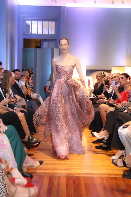 La modelo Milagros Schmöll desfiló la colección Fall Winter 2026