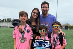 Las fotos que compartió de Ciro capitán, Mateo goleador y Thiago con la misma sombra que Lionel