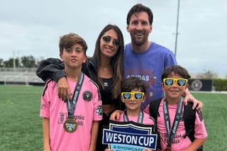 Las fotos que compartió de Ciro capitán, Mateo goleador y Thiago con la misma sombra que Lionel