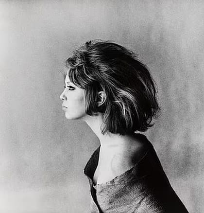 La modelo Pattie Boyd en una producción fotográfica de los años 60