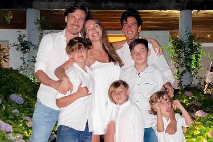 La modelo, que fue demandada por su exniñera, decidió contratar a un hombre para que cuide a sus hijos.