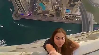 La modelo se colgó desde 300 metros de altura