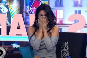 La modelo se vio sorprendida al aire y protagonizó un incómodo momento. Fuente: América