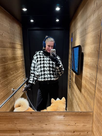 La modelo sueca incluyó a su perra Kika en la escapada romántica