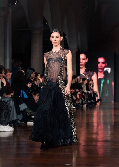 La modelo Valentina Mayorca desfiló para la colección otoño-invierno 24/25 de Custo Barcelona