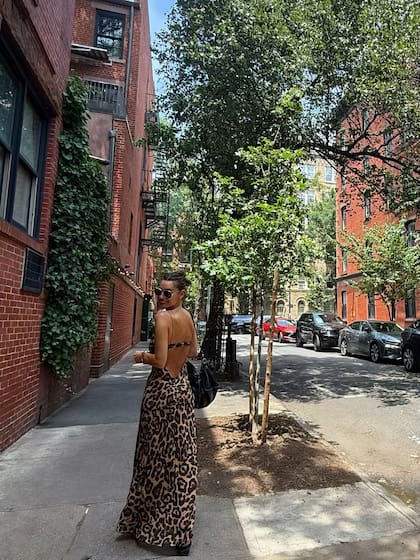 La modelo visitó el Soho y se lució con un vestido animal print (Foto: Instagram @pampitaoficial)