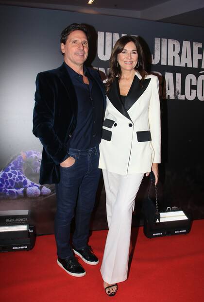 La modelo y actriz estuvo acompañada por varias de las personas de su círculo más cercano, entre ellos, su esposo Lucas Bocchino