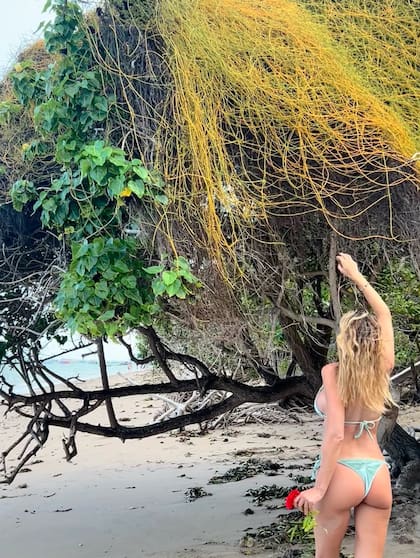 La modelo y el músico contemplaron la naturaleza en sus paseos junto al mar