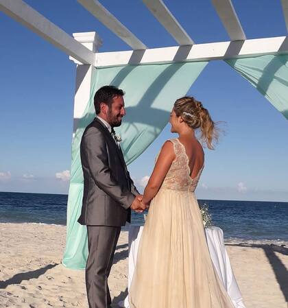 La modelo y sus hijos viajaron a Cancún en donde celebraron la unión entre Leonardo Ardohain y Leticia Geis