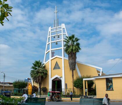 La modernísima Catedral Sagrada Familia de Chulucanas.