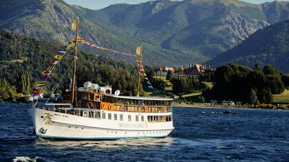 La Modesta Victoria realiza excursiones a la Isla Victoria y el Bosque de Arrayanes