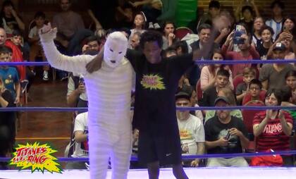 La Momia y el nuevo Súper Pibe: el nieto de Karadagian honra la tradición familiar arriba del ring