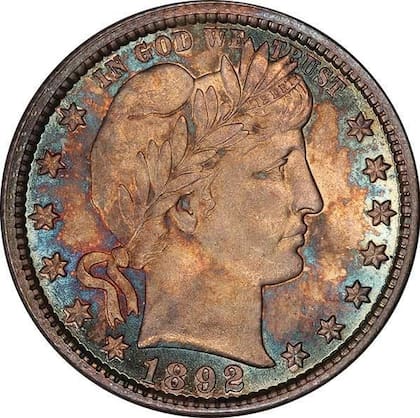La moneda de gran valor perteneciente a la serie Barber Quarters acuñada en 1892 por la ceca de Filadelfia